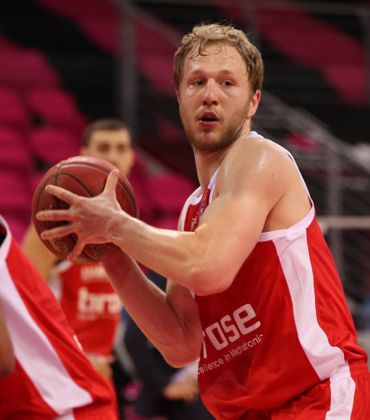 为更多新秀 为更多新秀