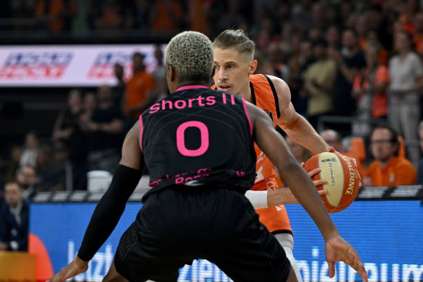 持球进攻的 持球进攻的