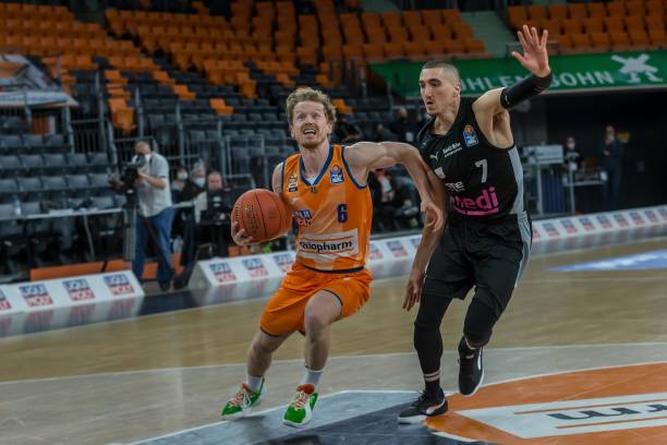 与此相对比 与此相对比